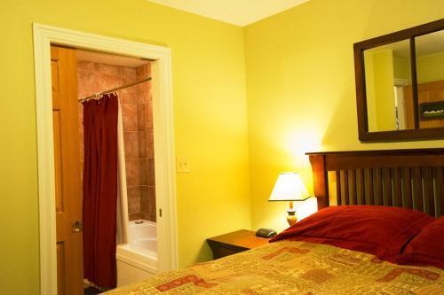 Auberge Kicking Horse Guest House Golden Luaran gambar